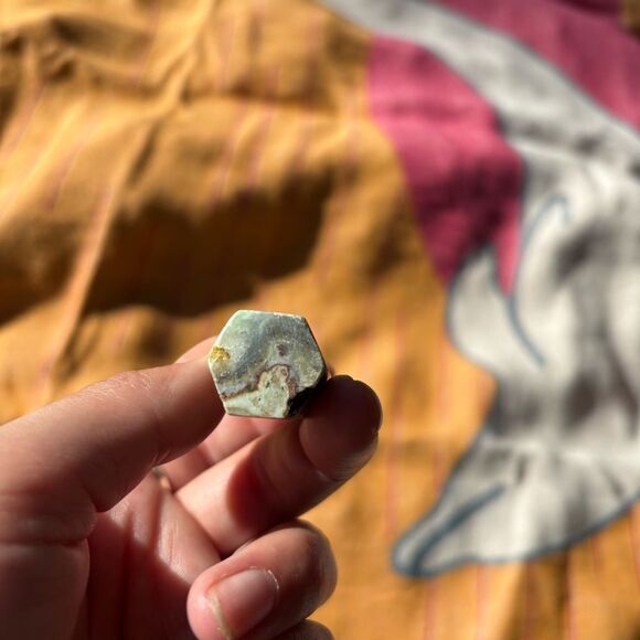 Banded Calcite Striped Crystal Point small crystal healing energy - Picture 5 of 5